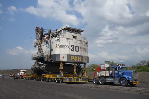 TRANSPORTES MONTEJO MUEVE EXCAVADORA