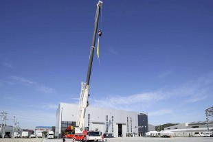 Liebherr mobile cranes in South Korea – new facility opens and crane premiere