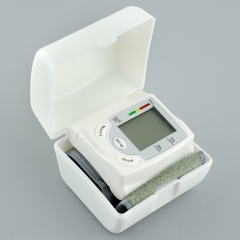 Hot Sale Medical Supplier Wrist Free Digital Blood Pressure Monitor