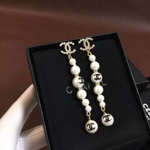 Long Hanging Pearl Strass CC Earring