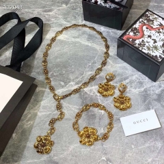Gucci Floral Detail Necklace Short Chain Brass Flower Pendant Necklace