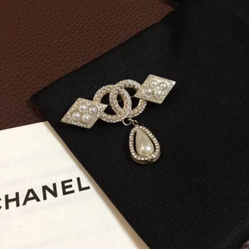 Chanel Pearl Embedded Brooch 2020