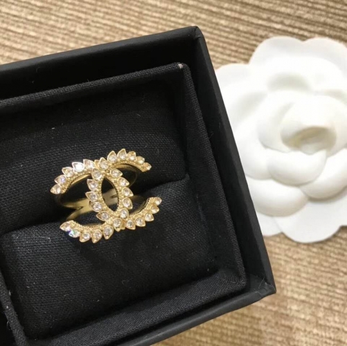 Métiers d'art 2019/20 Chanel Paved Ring Metal & Diamantés Gold & Crystal