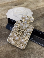 Métiers d'art 2019/20 Chanel Bottle Brooch Metal, Cultured Freshwater Pearls & Glass Pearls Gold, Pearly White & Crystal
