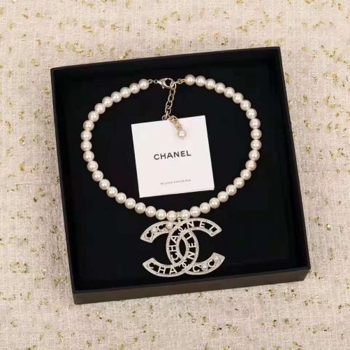 Elegant 2021 Chanel Short Necklace Choker Off White Pearl Beads Big CC Logo Hollowed-out Pendant