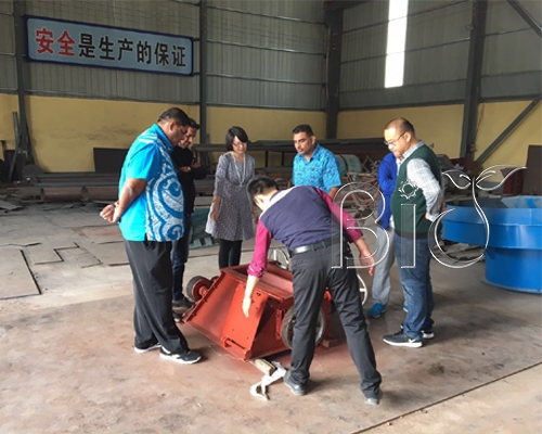 Welcome Fiji client visit our factory for feed pellet machine