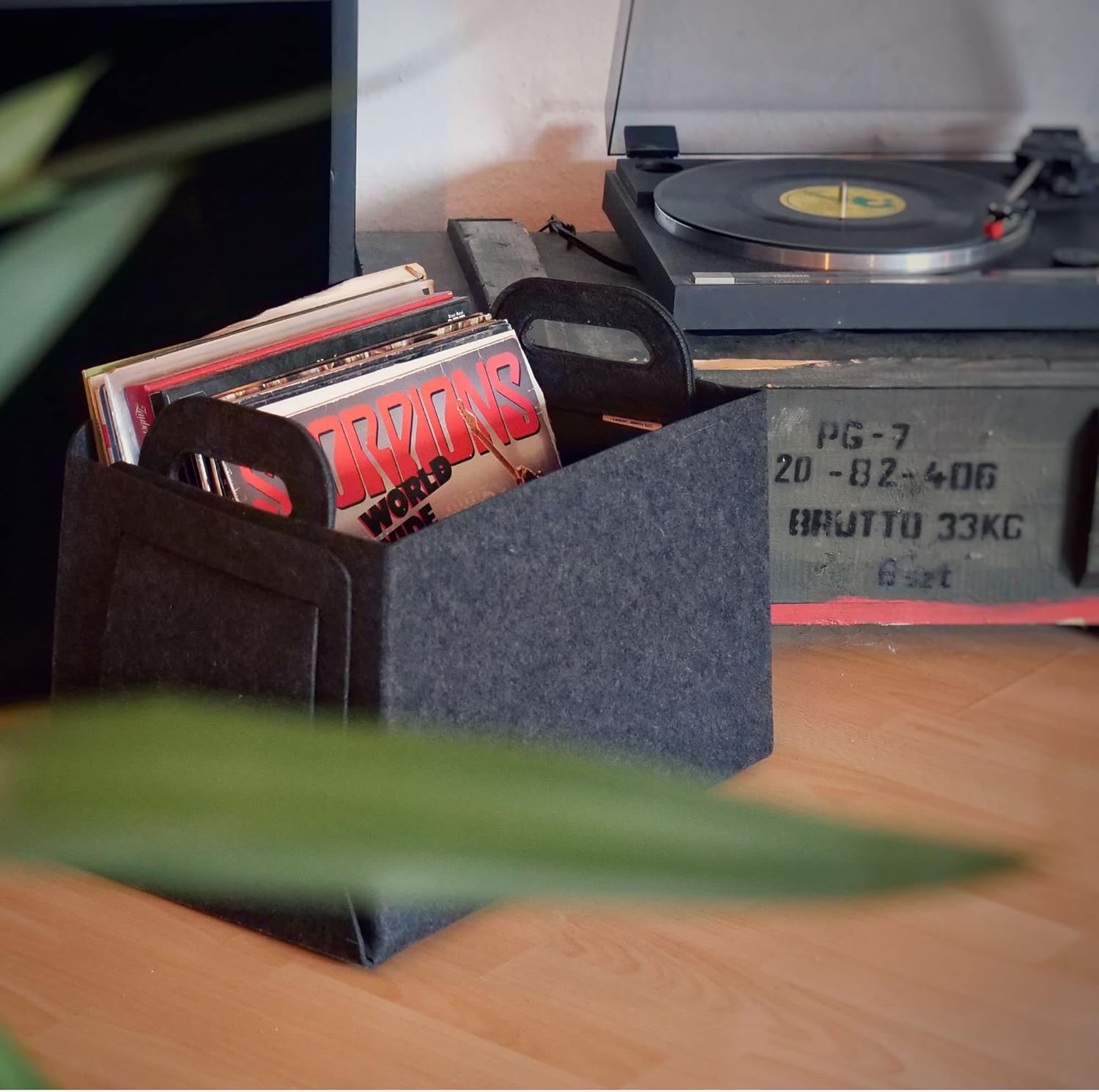 Collapsible Felt Magazine Rack - Easy-to-Clean Storage Solution for Magazines & Catalogs