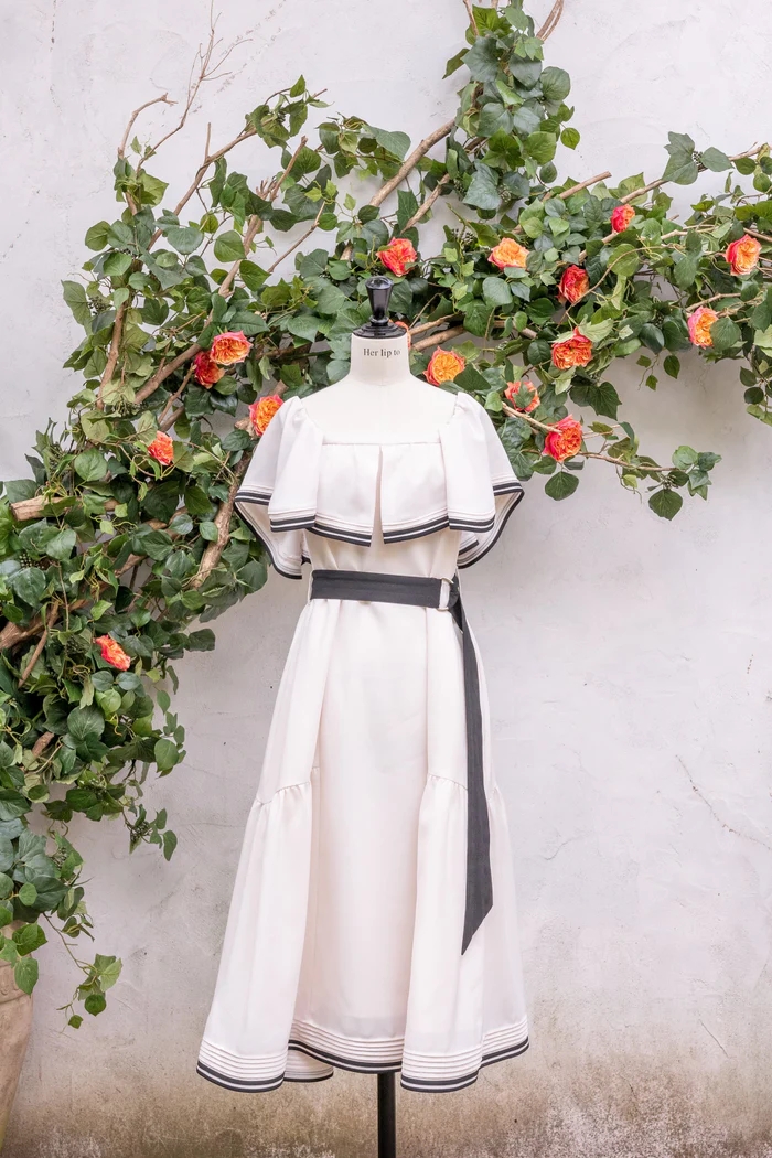 Sweet Moments Belted Dress オフホワイト