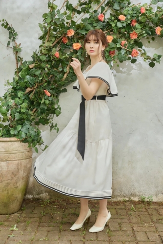 キャンプ用品に参入 herlipto Sweet Moments Belted Dress - ワンピース