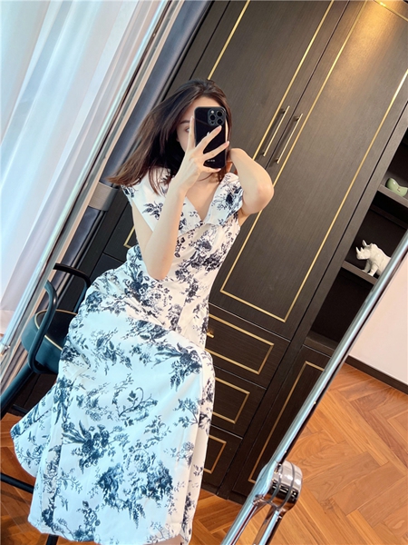 ロングワンピース/マキシワンピースHerlipto Secret Garden Midi Dress