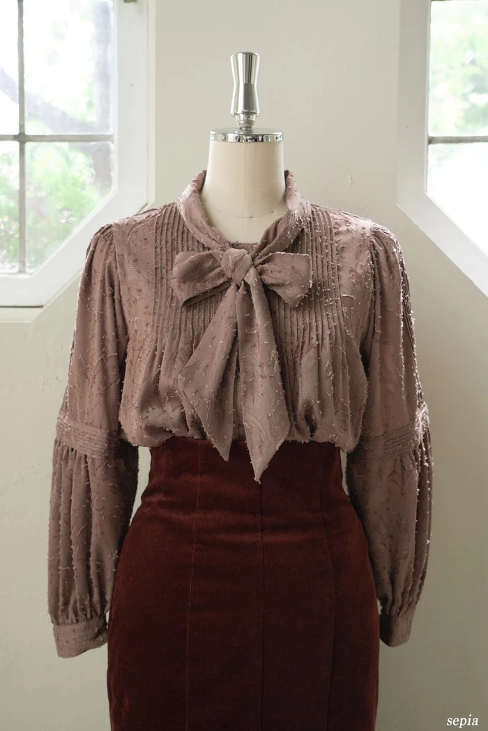 bow-tie lace trimming blouse