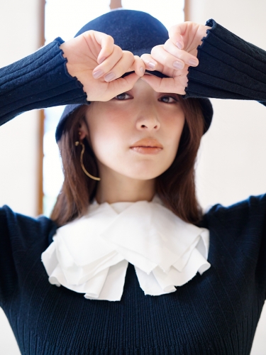 フリル衿付きニットプルオーバー