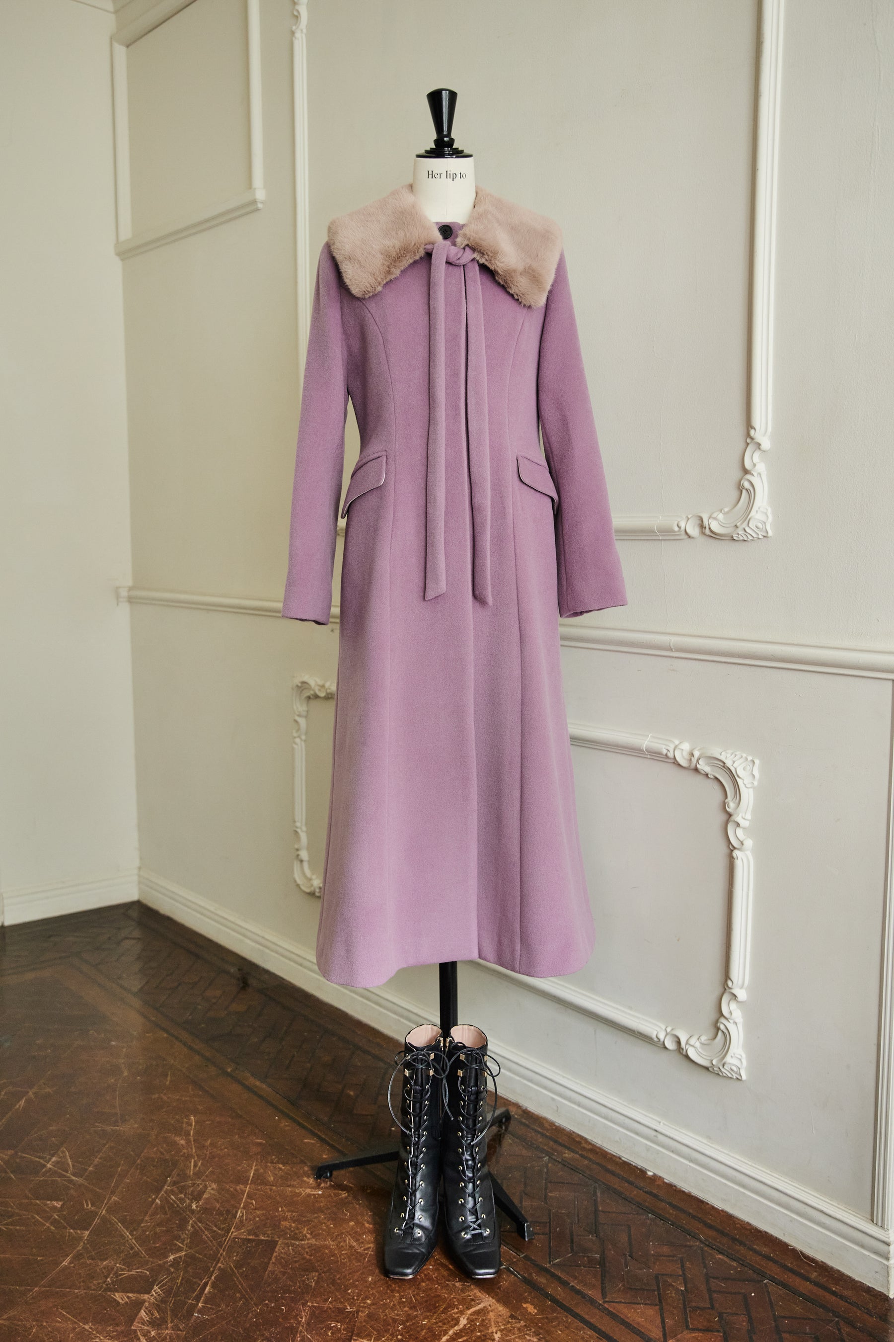 Her lip to Mirage Tippet Long Coat - www.stedile.com.br