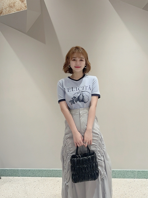 ロゴプリントTシャツ