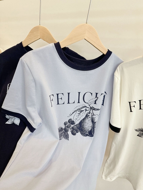 ロゴプリントTシャツ