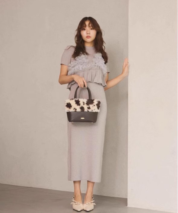今期！美品！リリーブラウン ビスチェセットニットワンピース グレー LILY BROWN（リリーブラウン）の「ビスチェセットニット