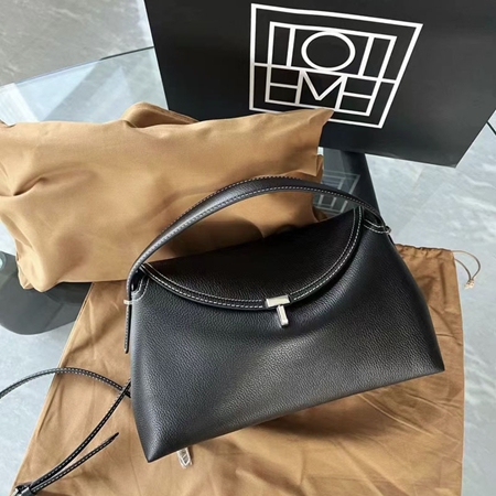 人気！TOTEME トープ T-Lock レザー クラッチバッグ TOTEME T-Lock テクスチャードレザー クラッチ | NET-A-PORTER