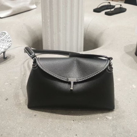 【TOTEME】T-Lock スムースレザー クラッチ バッグ/ 各色 T-Lock leather clutch black – TOTEME