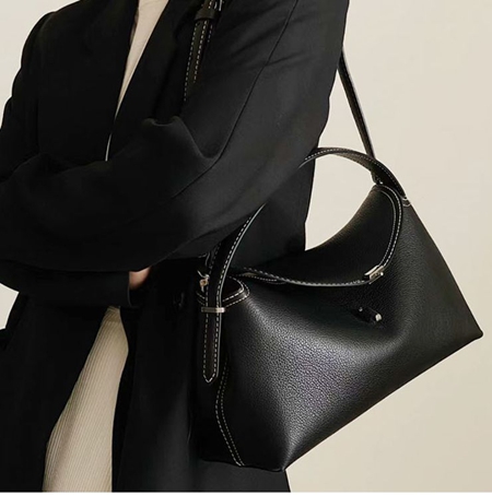 ®️ toteme トーテム　T-Lock スムースレザー クラッチ TOTEME T-Lock leather clutch | NET-A-PORTER
