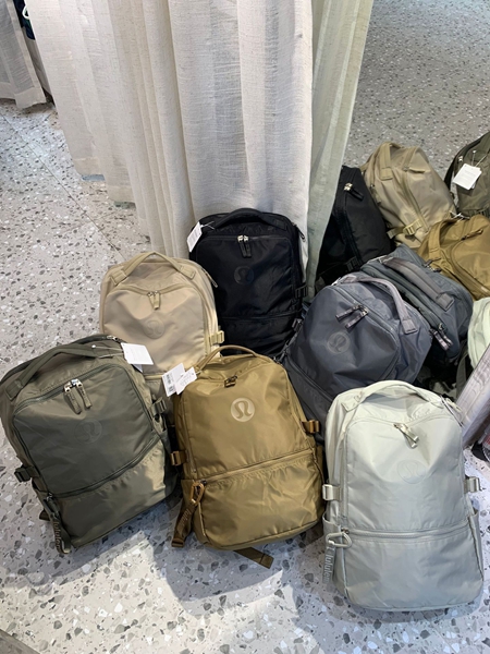 lululemon ライトグレー バックパック ルルレモン　リュック 大容量22 ダブルジップバックパック 22L | バッグ | Lululemon JP