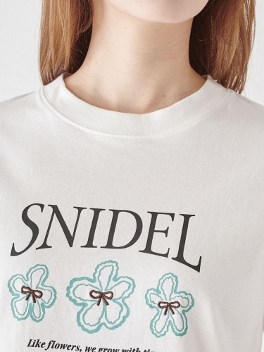 SNIDEL - BOUQUET OF JOY スナイデル SNIDEL ロゴフラワーTシャツ BOUQUET OF JOY】SNIDELロゴフラワーTシャツ