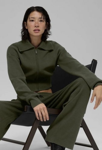 alo yogaクロップドジャケット Alo Yoga】アローヨガ Scholar Knit Cropped Full Zip Jacket