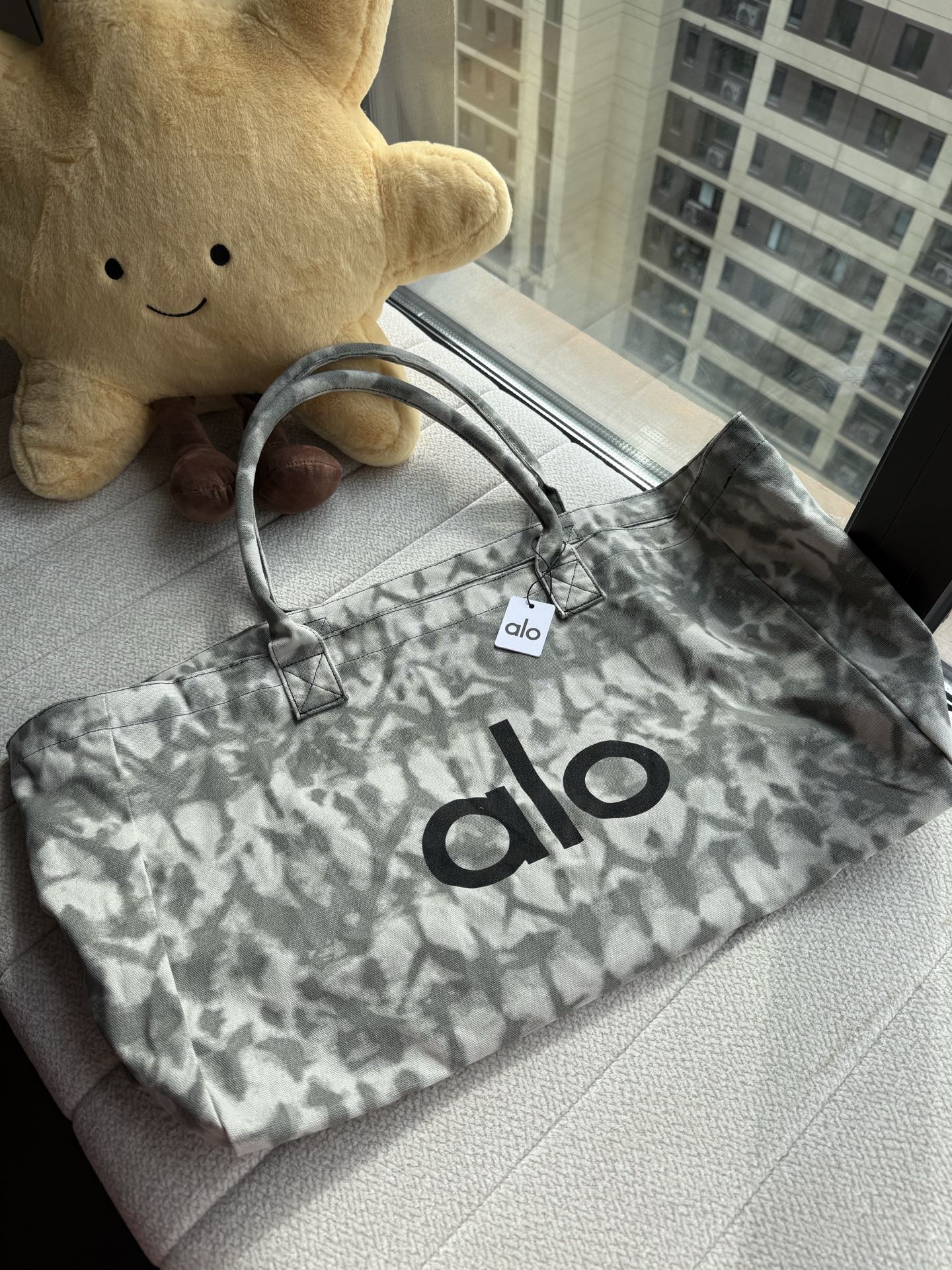 アローヨガ ALO Yoga タイダイ柄トートバッグ ヨガバッグ ジムバッグ