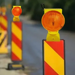 traffic obstruction lights, nighttime safety flashing lights