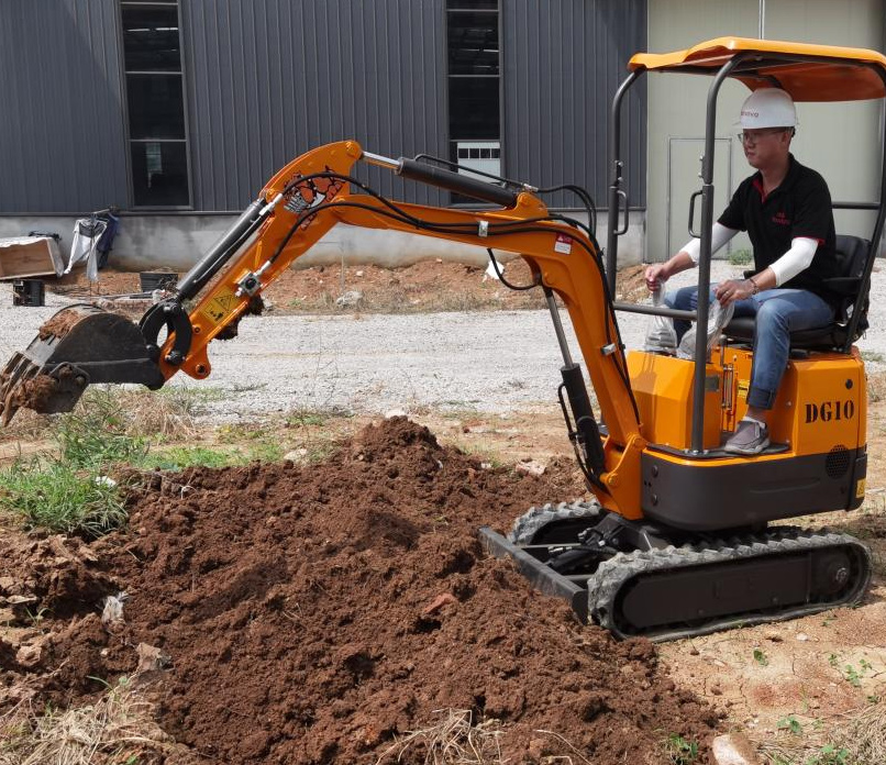 How to operate mini excavators ?
