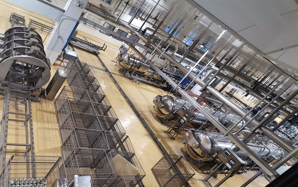 Carga y descarga automatizada de bolsas en autoclave