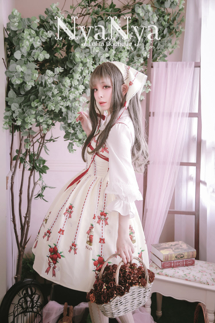 NyaNya Lolita -Dreamlike Lace Apple Garden- Square Head Scarf