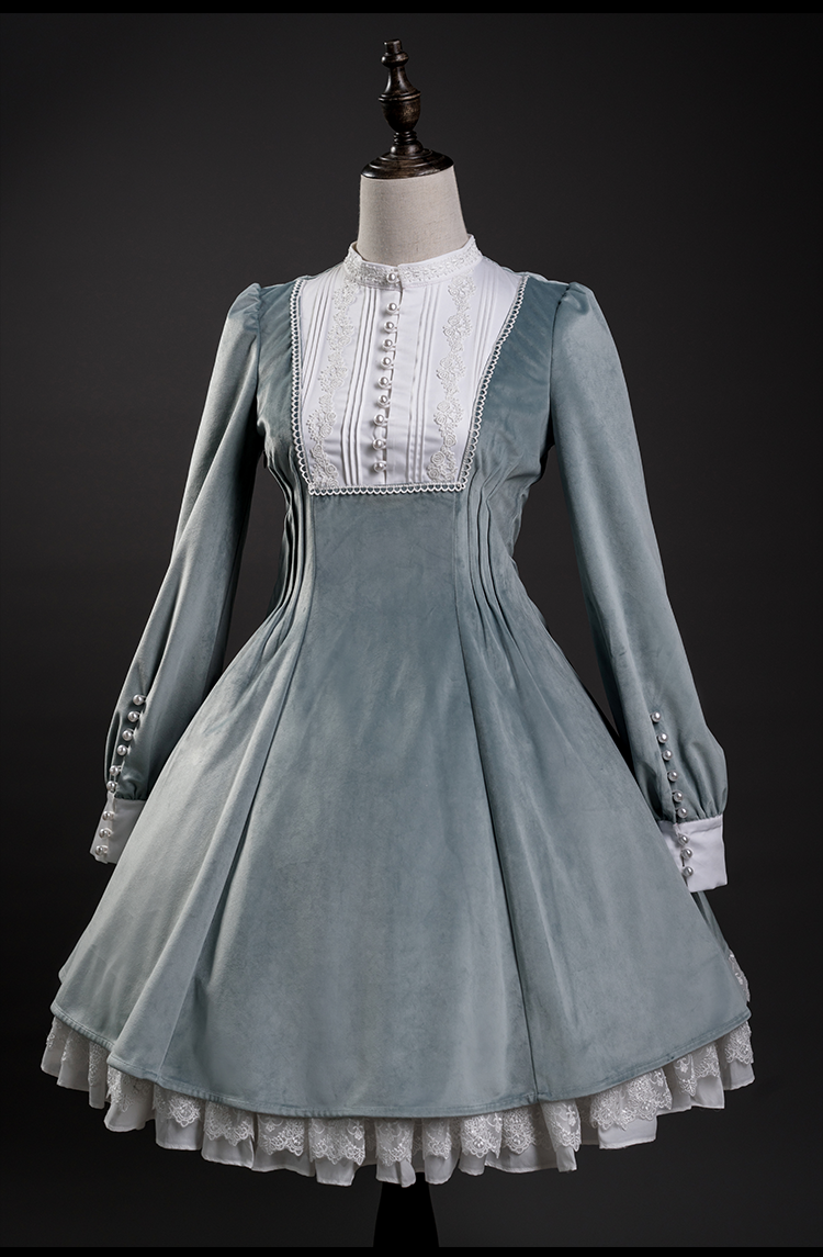 Light Bluish Grey