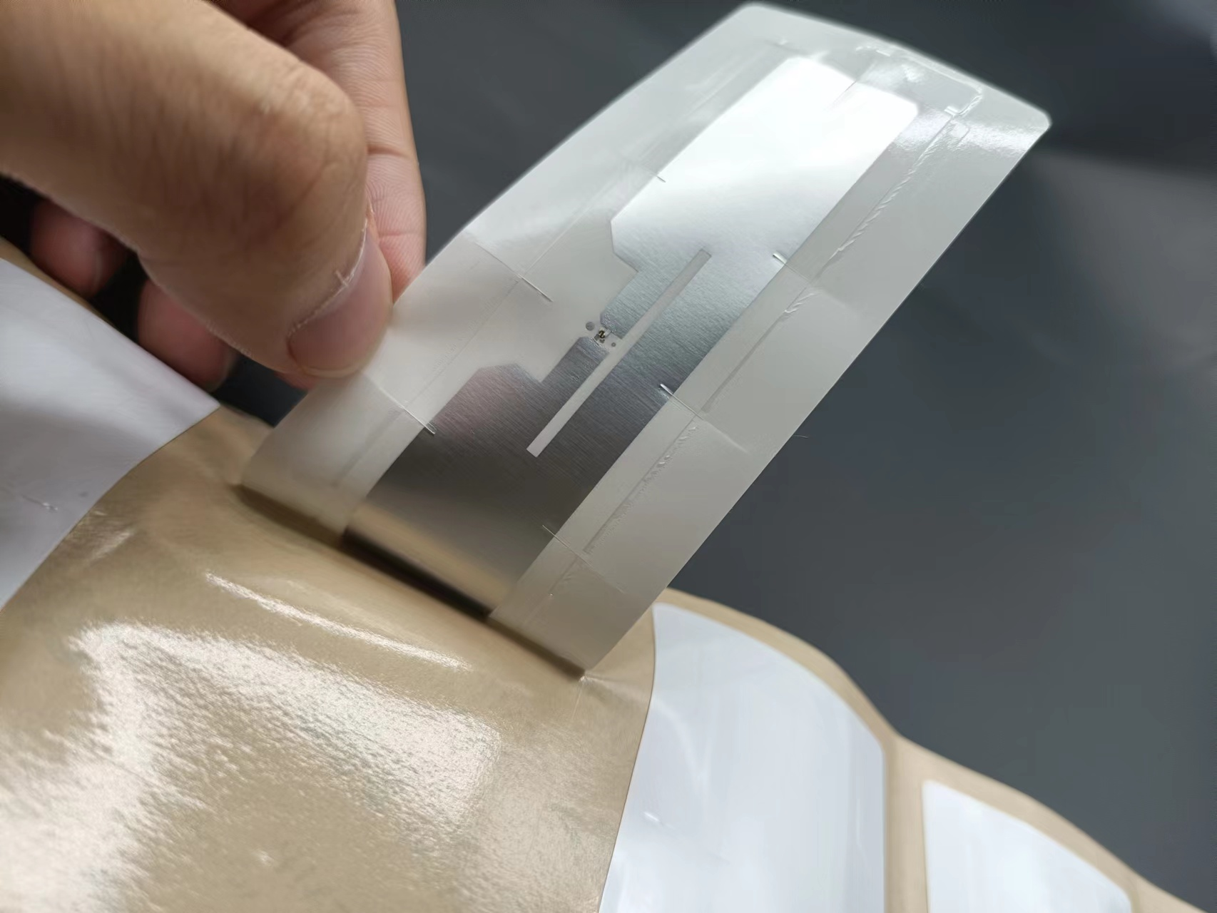 Uhf Anti-tear label - Anti-transfer