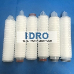 La cartouche filtrante plissée se raccorde aux extrémités de la soudeuse