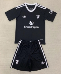 2024-2025 Manchester United Goalkeeper Black Soccer Uniform-AY