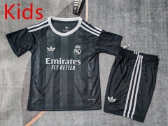 2025-2026 Real Madrid Goalkeeper Black  Kids/Youth Soccer Uniform-9484