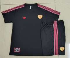 2025-2026 Retro Version  Manchester United Black Short-Sleeve Thailand Soccer Tracksuit-815