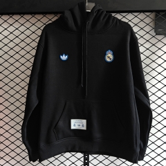 Retro Version Real Madrid Black Embroidered Thailand Soccer Tracksuit Top With Hat-LH