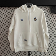 Retro Version Real Madrid White Embroidered Thailand Soccer Tracksuit Top With Hat-LH