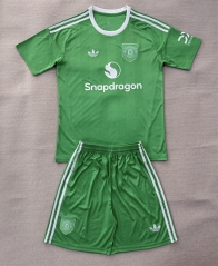2025-2026 Manchester United Goalkeeper Green Soccer Uniform-AY
