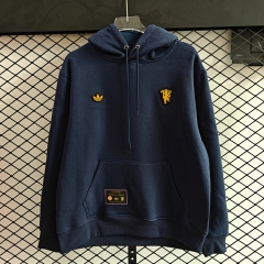 Retro Version Manchester United Royal Blue Embroidered Thailand Soccer Tracksuit Top With Hat-LH