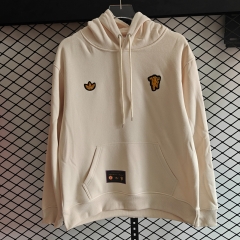 Retro Version Manchester United Beige Embroidered Thailand Soccer Tracksuit Top With Hat-LH