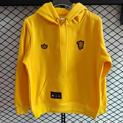 Retro Version Manchester United Yellow Embroidered Thailand Soccer Tracksuit Top With Hat-LH