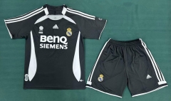 06-07 Retro Version Real Madrid Black Soccer Uniform-5074
