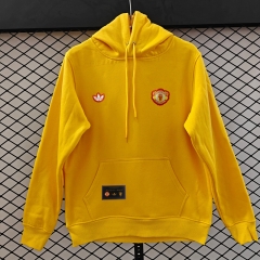 (S-3XL) Retro Embroidered Version Manchester United Yellow Thailand Soccer Tracksuit Top With Hat-CS