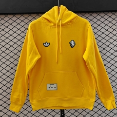 (S-3XL) Retro Embroidered Version Juventus Yellow Thailand Soccer Tracksuit Top With Hat-CS