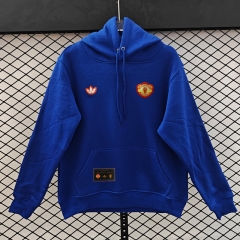 (S-3XL) Retro Embroidered Version Manchester United Blue Thailand Soccer Tracksuit Top With Hat-CS