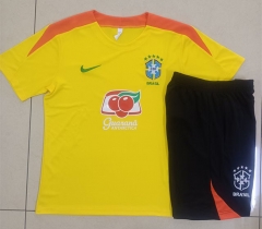 25-26 Brazil Yellow Short-sleeve Thailand Soccer Tracksuit-815