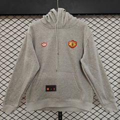 (S-3XL) Retro Embroidered Version Manchester United Grey Thailand Soccer Tracksuit Top With Hat-CS