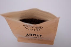100 % kompostierbarer, wiederverschließbarer Kaffeebeutel mit flachem Boden und Reißverschluss